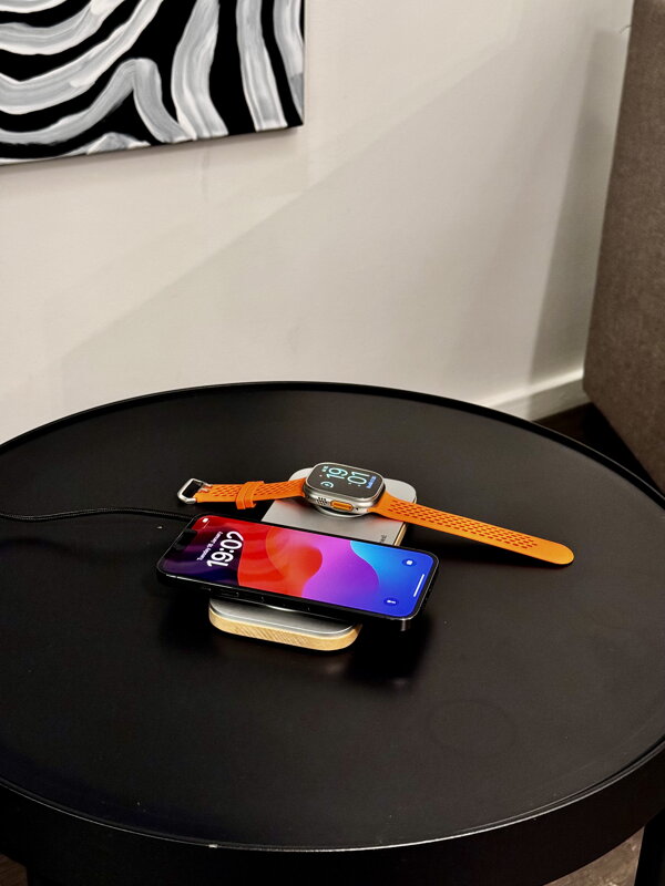 Cubenest Magnetyczna bezprzewodowa ładowarka 2w1 K200 srebra