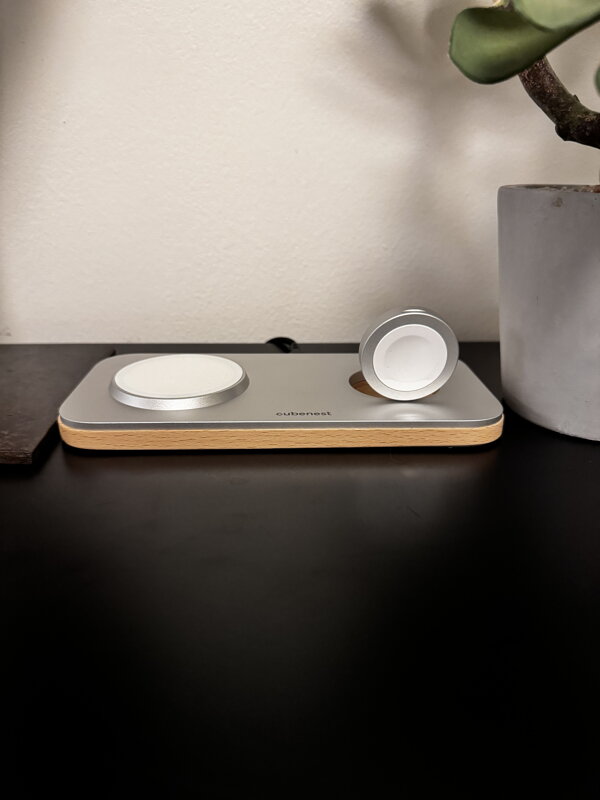Cubenest Magnetyczna bezprzewodowa ładowarka 2w1 K200 srebra