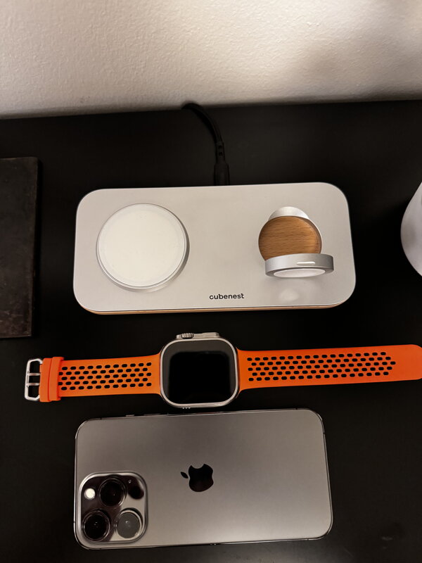 Cubenest Magnetyczna bezprzewodowa ładowarka 2w1 K200 srebra